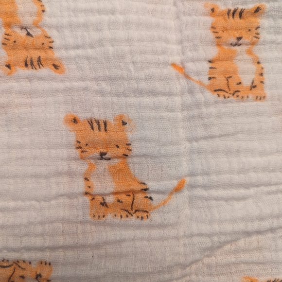 Aden and Anais tiger swaddle - Picture 3 of 3